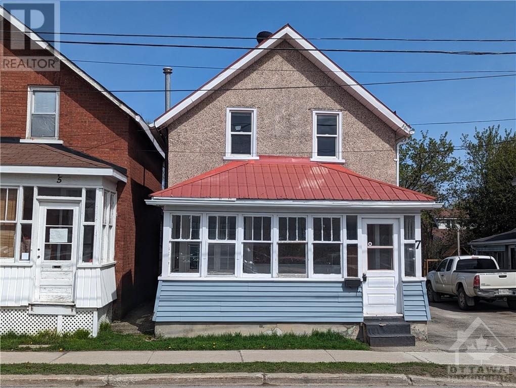 7 Abbott Street S, Smiths Falls, Ontario  K7A 4S1 - Photo 1 - 1386112